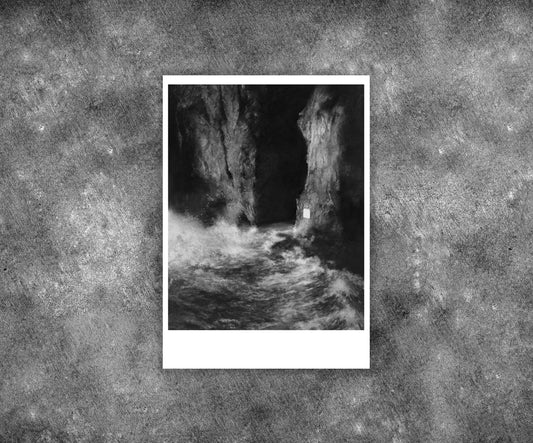 In the cracks of the world / Risograph by Magdalena Lamri