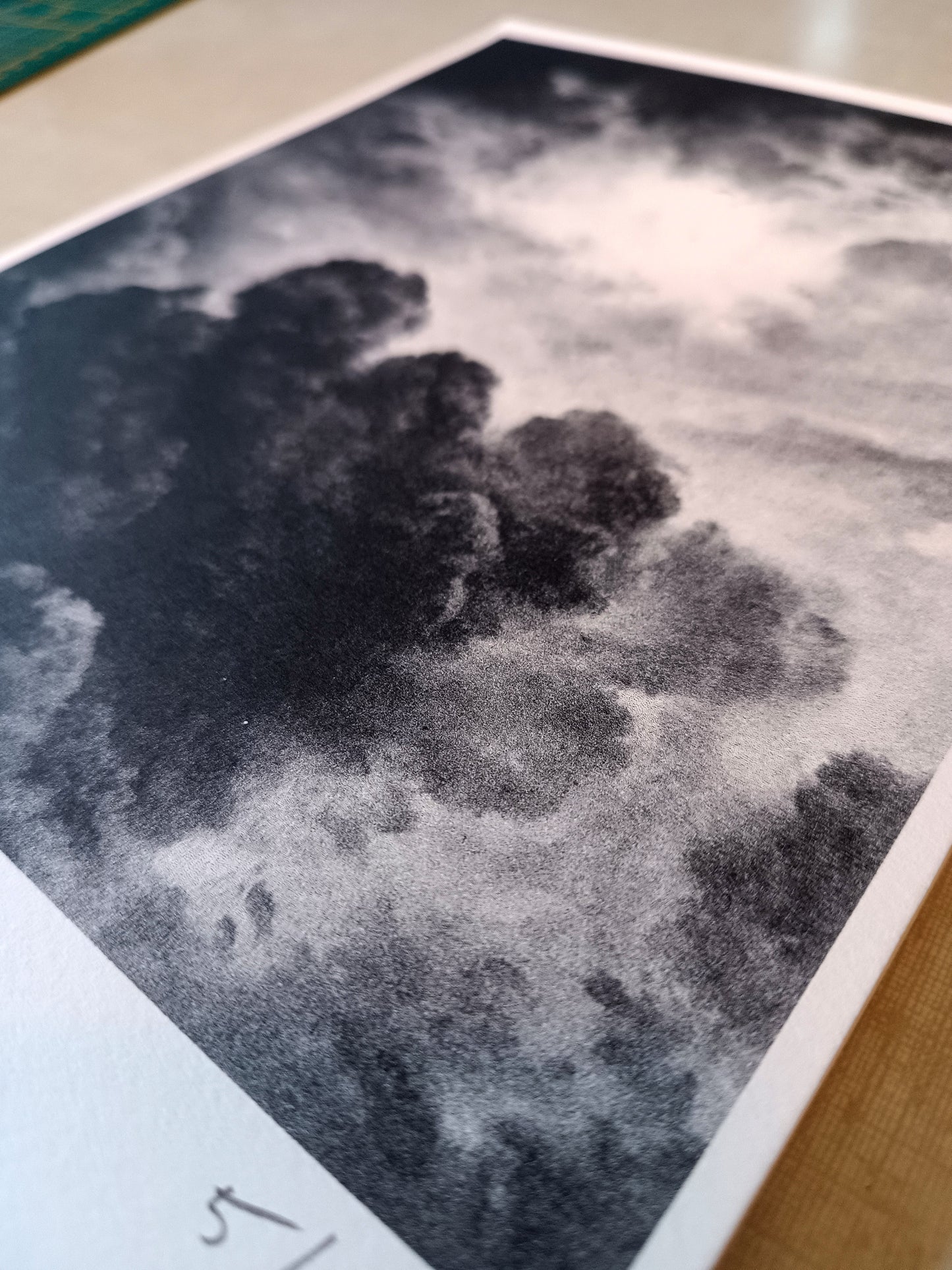 Die Last des Seelenzustandes / Risograph von Magdalena Lamri
