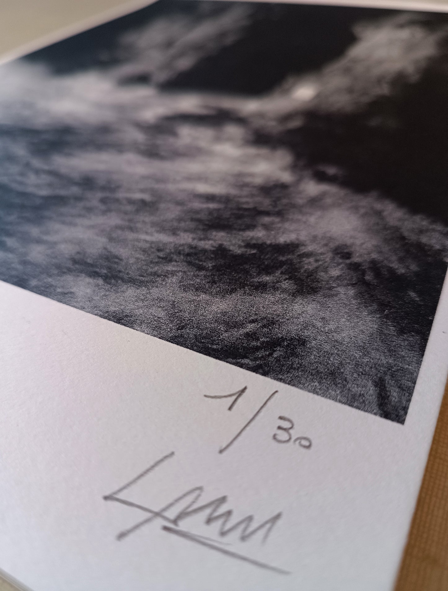 In the cracks of the world / Risograph by Magdalena Lamri