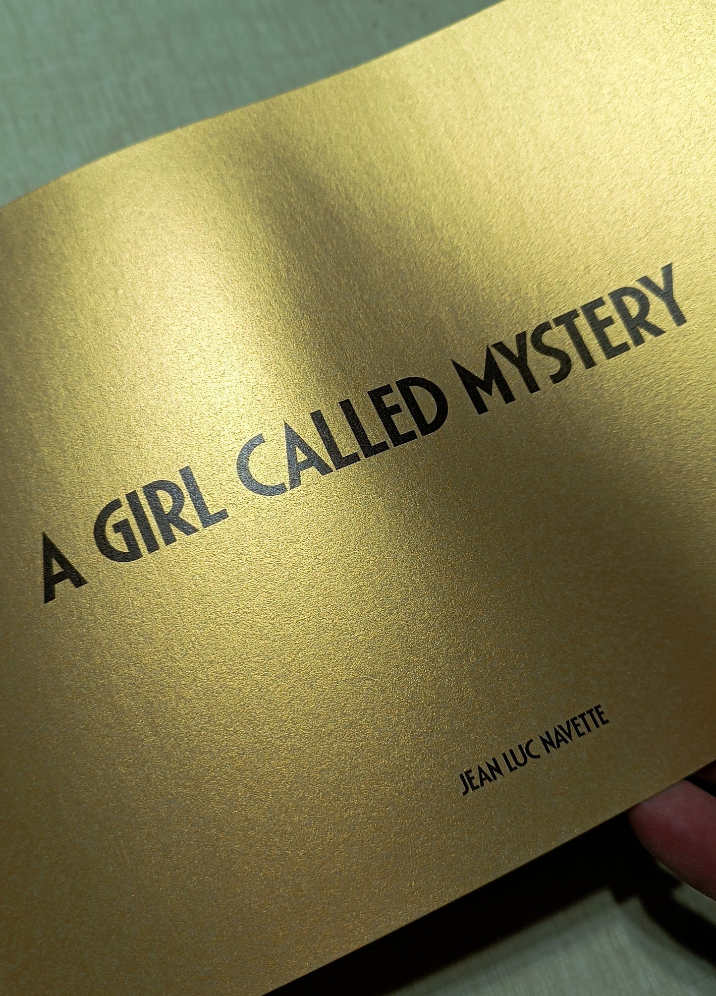 EIN MÄDCHEN NAMENS MYSTERY / NAVETTE