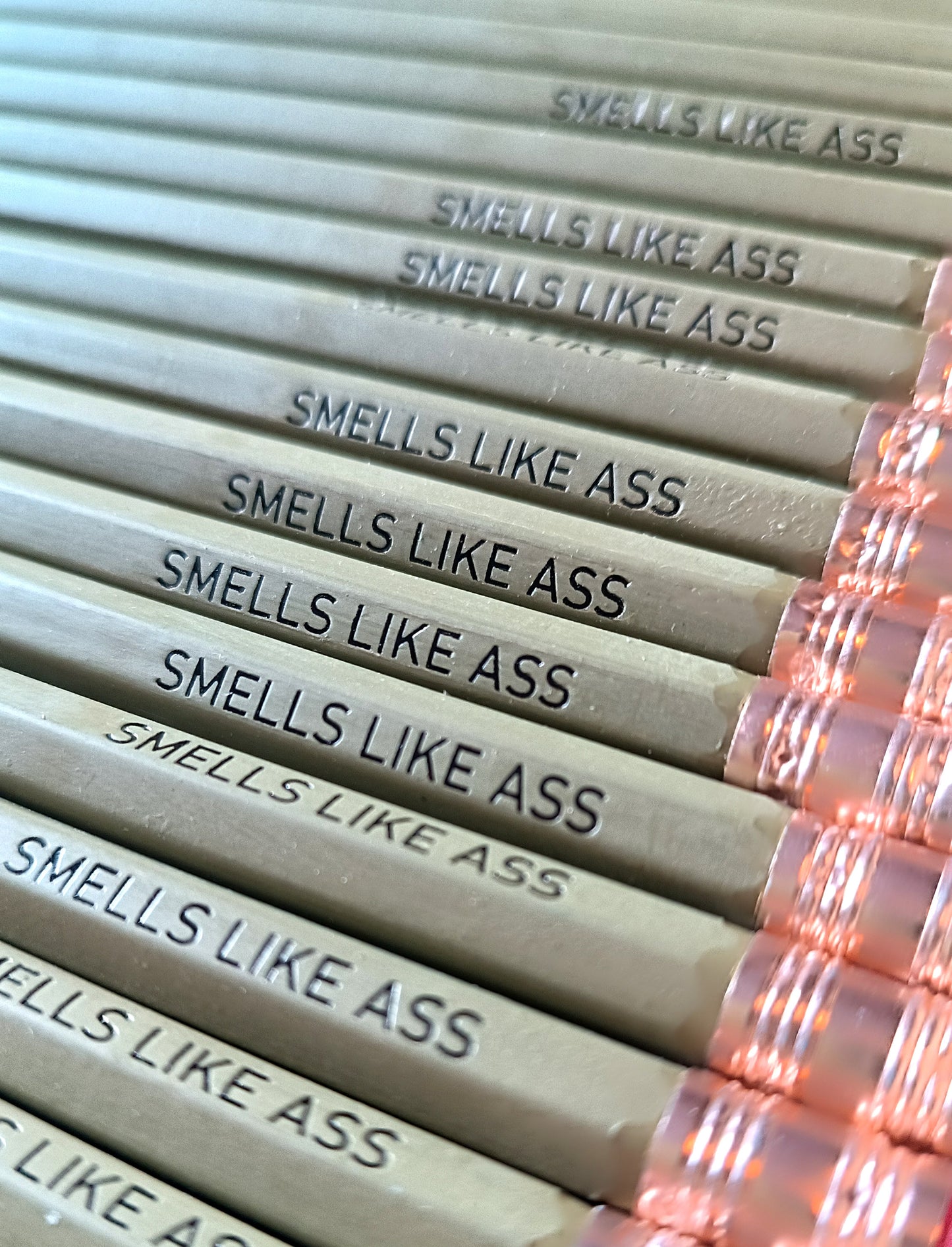 SMELLS LIKE ASS Bleistift / BRAUN mit Radiergummi